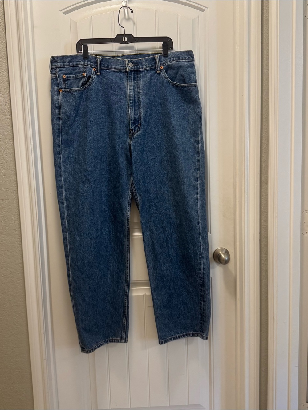 Levis 550 Men’s Relaxed Fit Tapered Leg Blue Denim Jeans Medium Wash Size 42/32